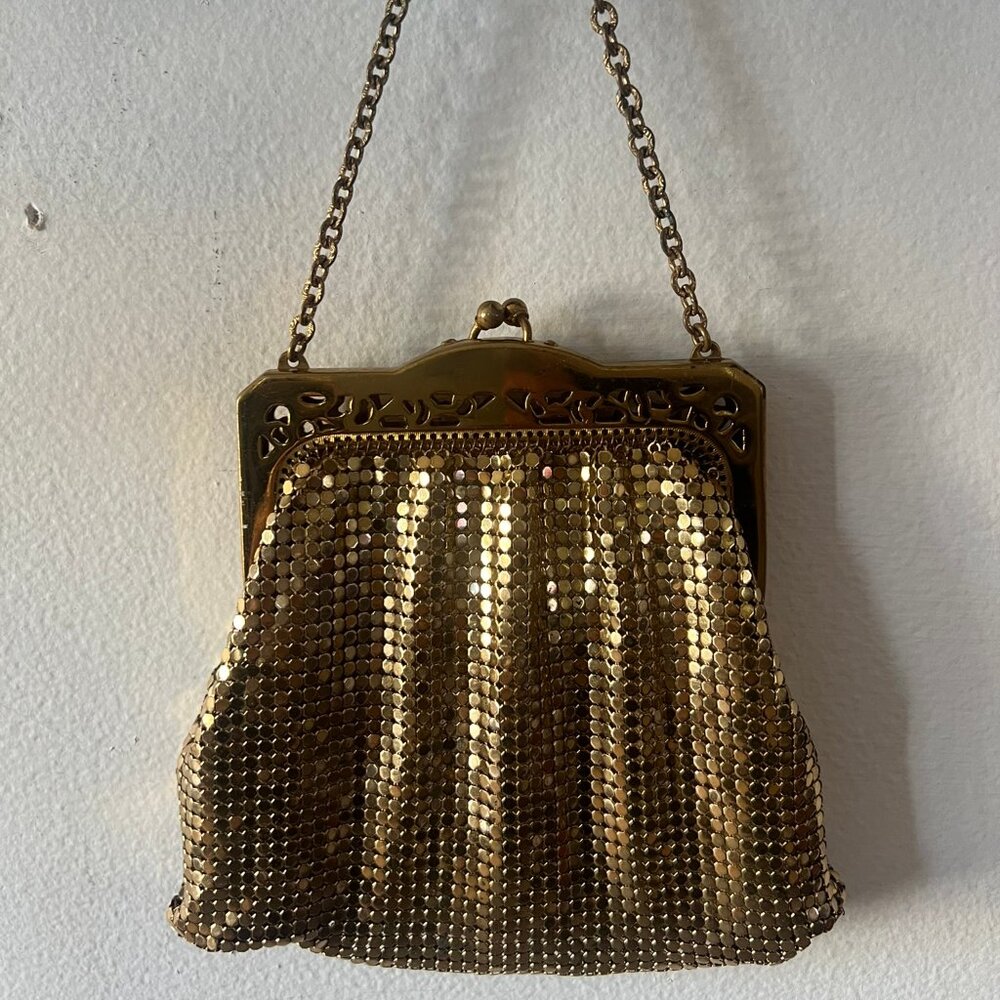 VINTAGE 1950'S WHITING & DAVIS MESH FLAPPER BAG GOLD METALLIC
